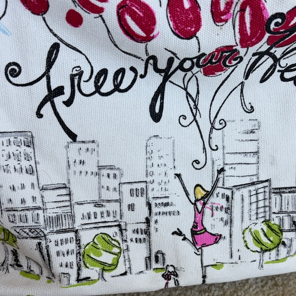 Brighton canvas tote Free Your Heart city-scape - Picture 9 of 13